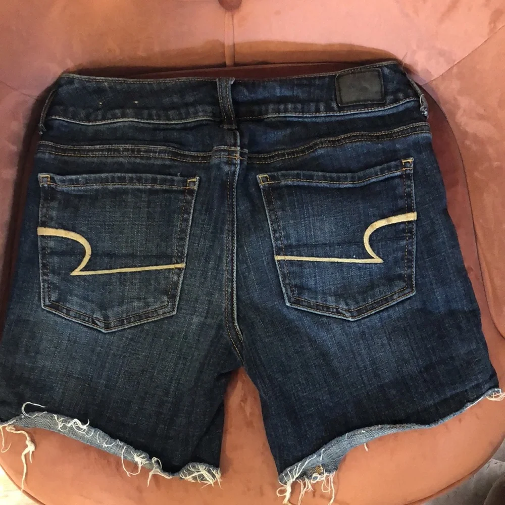 American Eagle jean shorts size 2 - Picture 2 of 4